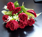 Buchet bujori artificiali rosii – 40cm, 9 bujori mici, accente albe și frunze decorative